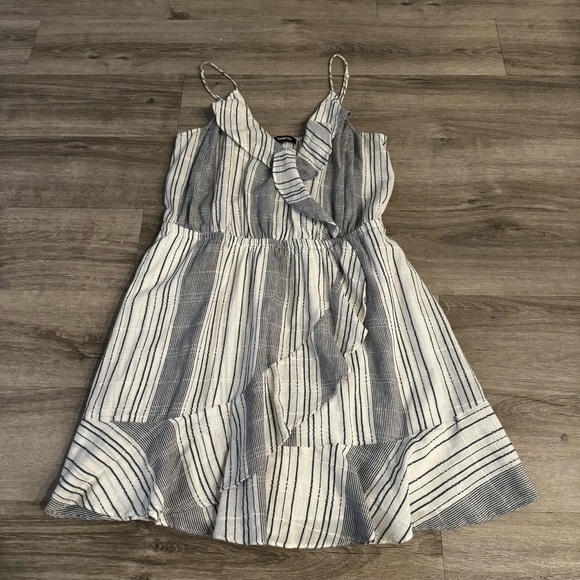 Express Navy Blue & White and stripped spring dress size Medium - Picture 1 of 6